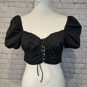 Cropped Lace up top size M